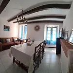 Maison De