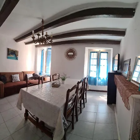 Maison De